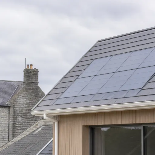 Solaire en toiture : démarches d'urbanisme et zones protégées, ce que le devis ne mentionne pas